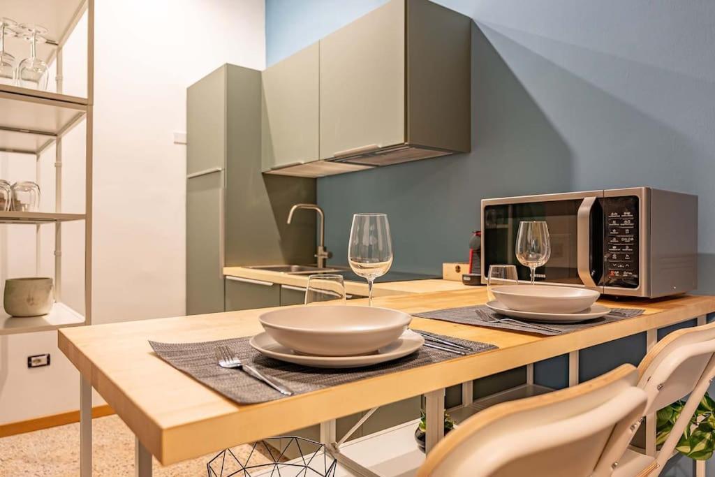Guest Planet - Cozy Housing Porta Romana M3 Milaan Buitenkant foto